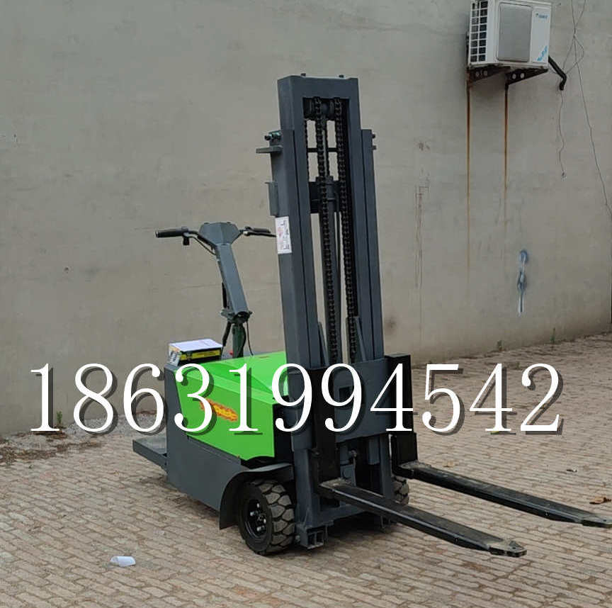 洱源县优程全电动叉车插腿式堆高车液压装卸车1.5吨升高小型站驾式铲车