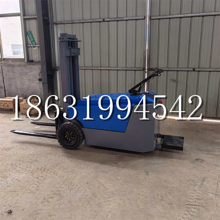 洱源县全电动叉车插腿式堆高车液压装卸车1.5吨升高小型站驾式铲车